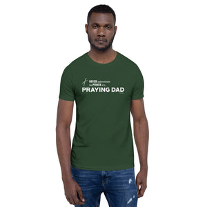 "Never Underestimate the Power of a Praying Dad" Unisex t-shirt